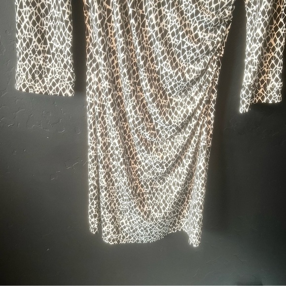 Laundry by design Los Angeles Elegant Black and White Wrap Dress 4 - Picture 3 of 14